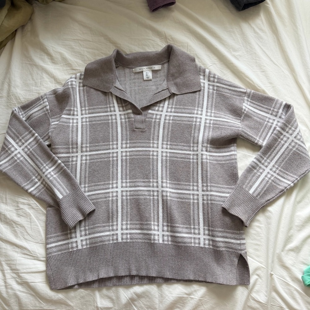 Max Studio Gray Plaid V-Neck Sweater